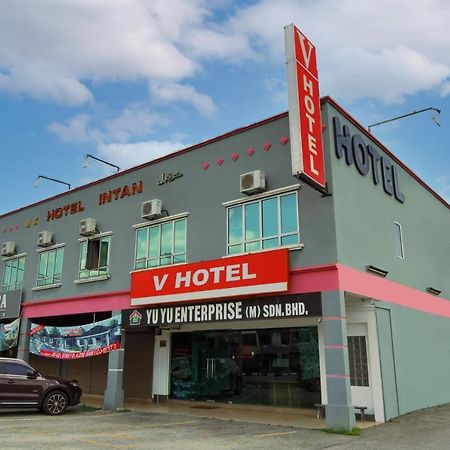 V Hotel Teluk Intan Kültér fotó