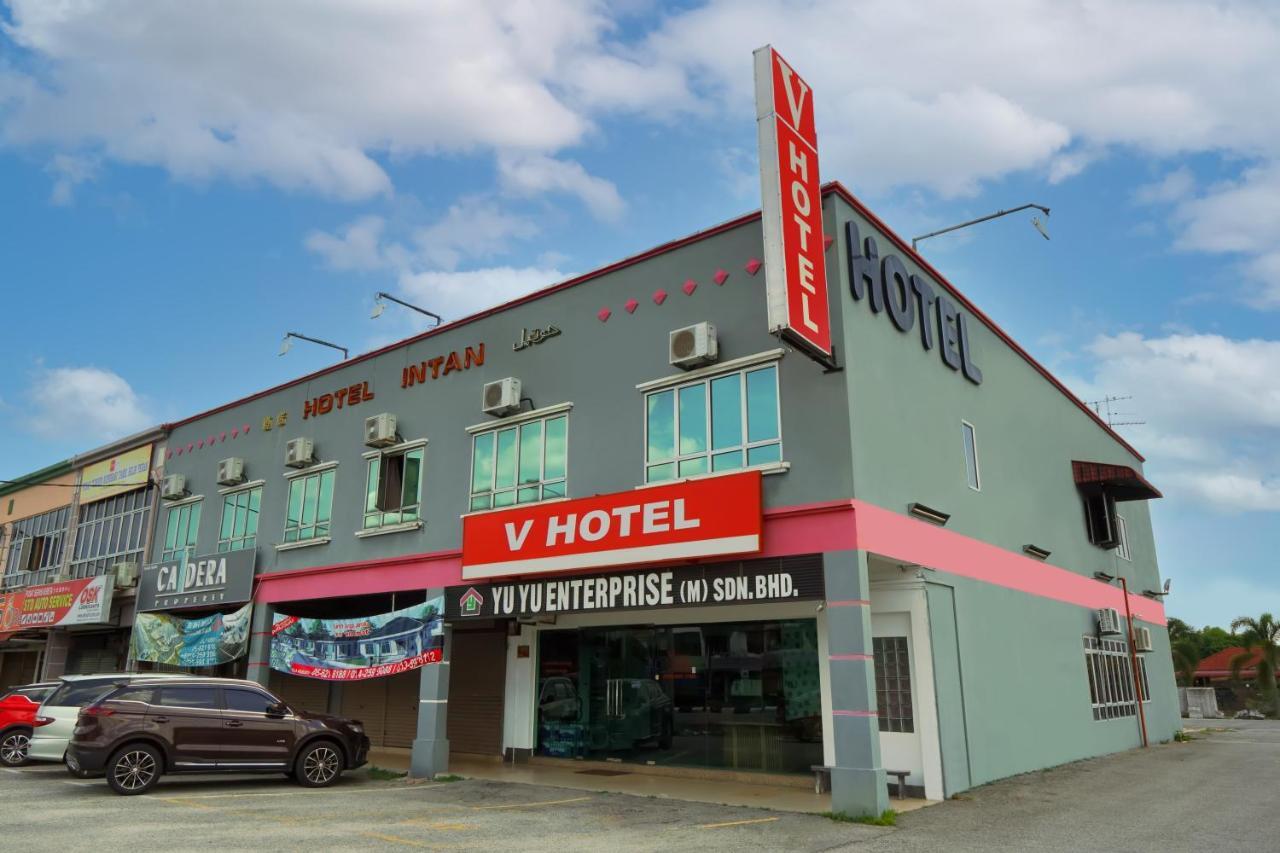 V Hotel Teluk Intan Kültér fotó